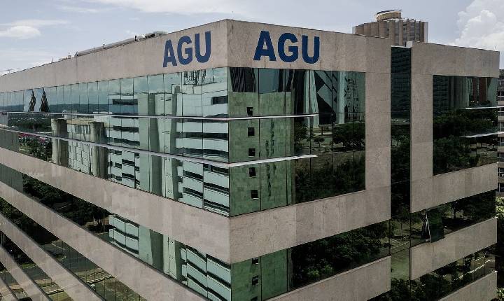 AGU defende que somente médicos podem realizar abortos legais 