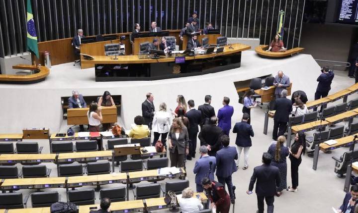 Câmara aprova mudança em cargos na Justiça do Trabalho de Goiás