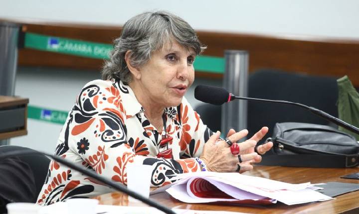 Comissão aprova projeto de lei que criminaliza a transfobia