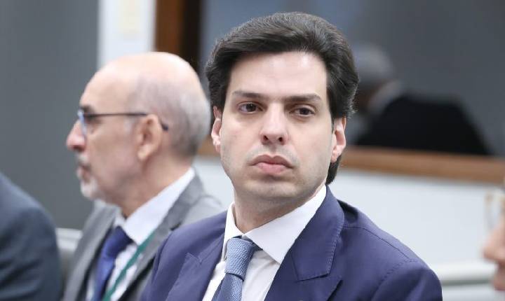Comissão aprova projeto que define regras para abastecimento de aeronaves em solo
