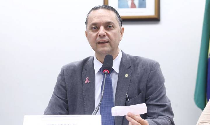 Comissão Especial de Combate ao Câncer discute doença renal crônica