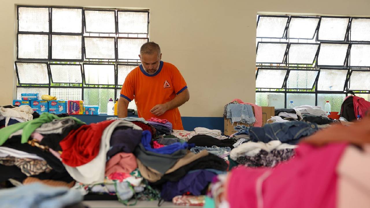 Governo anuncia R$ 60 milhões para reconstrução de escolas em MG