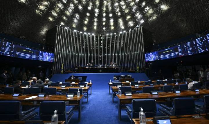 Maioria dos deputados em exercício busca a reeleição, mas cresce o número de quem concorre a outros cargos