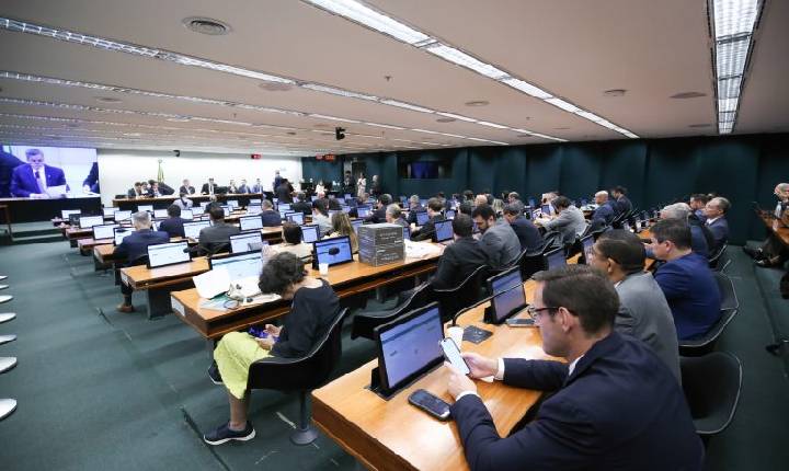 Nota da Consultoria de Orçamento sobre a LDO 2027 aponta dificuldades para estabilização da dívida pública
