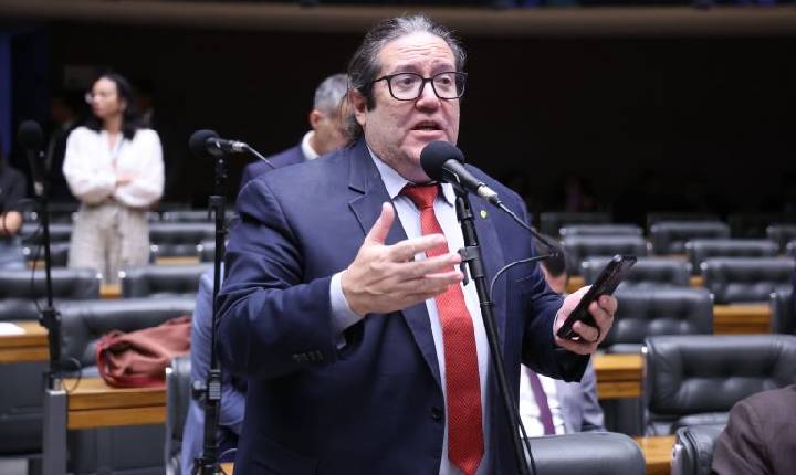 Projeto prevê que um terço da jornada de professores regidos pela CLT seja reservado para planejamento