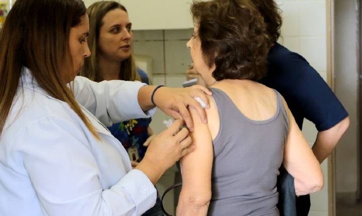SUS amplia cobertura da vacina Pneumo 20 para maiores de 85 anos