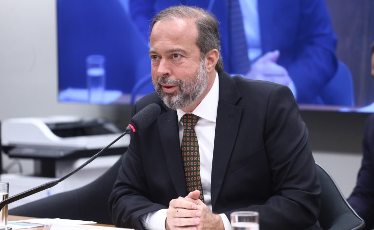 Comissão ouve ministro de Minas e Energia na próxima quarta-feira