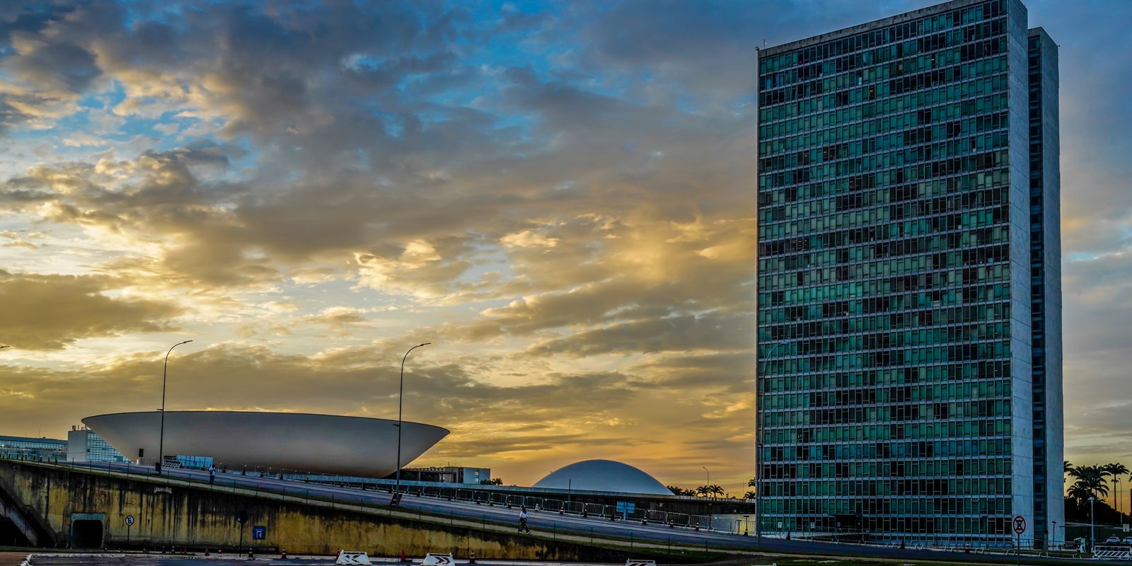 Câmara aprova redução de impostos para combustíveis e outros setores